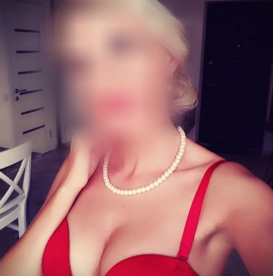 Ivana, 36