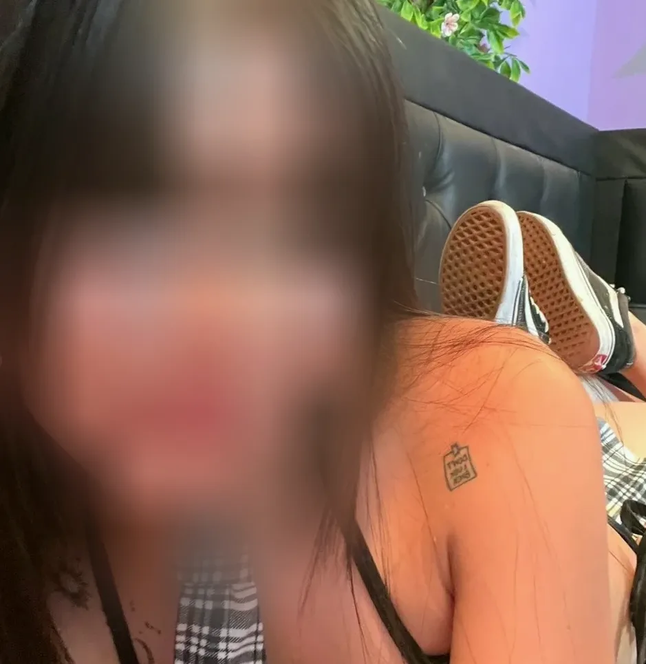 Malou, 25